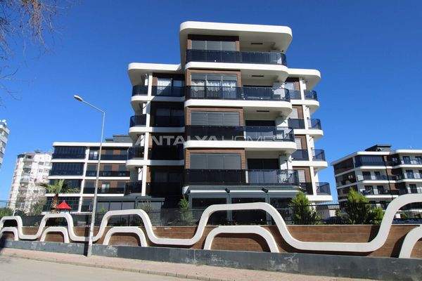 1 and 2-Bedroom Flats in a Complex with Pool in Antalya Lara