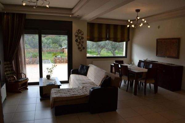 Kreta, Exo Lakonia: 5-Zimmer-Villa mit großem Olivenhain zu verkaufen