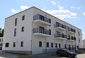 Außenansicht und Stellplätze