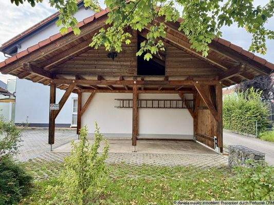 Carport und Stellplatz