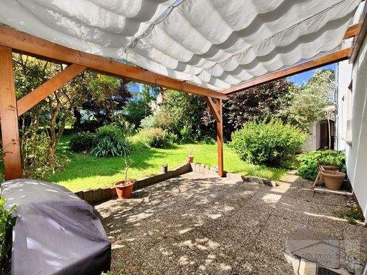 Terrasse mit Blick ins Grüne