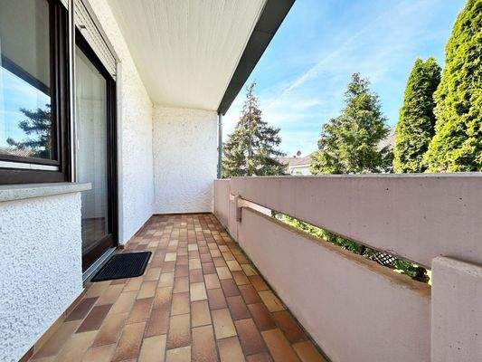 OG: Für den ersten Kaffee am Morgen geht es auf den Sonnebalkon