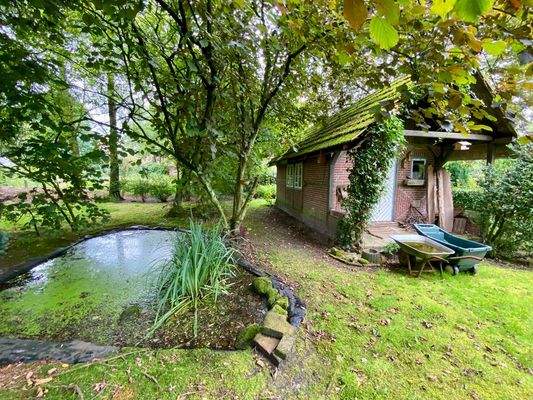 Teich und Gartenhaus