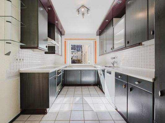 Küche mit ansprechender Einbauküche