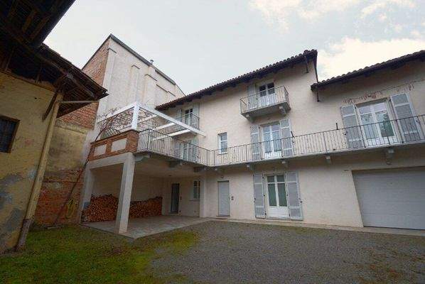 elegantes Haus im Zentrum von Canale –  Piemont