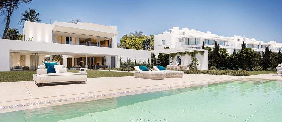 Detached Villa with Infinity Pool in Estepona Spain