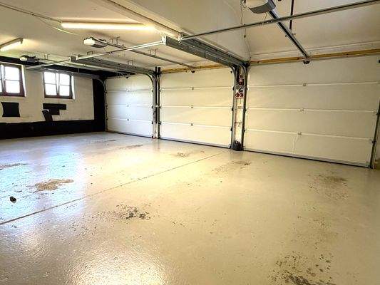 Innenansicht der Dreifachgarage 