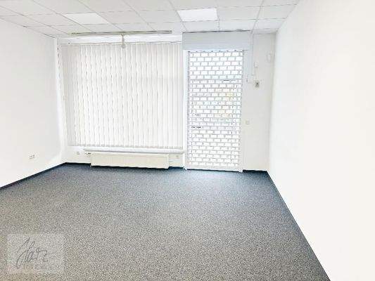 Geschäftsfläche mit Blick Richtung Eingangsbereich