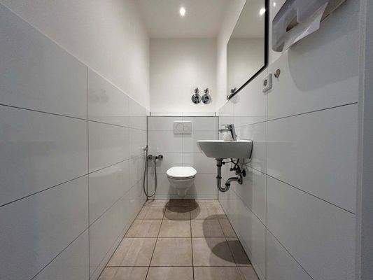 Reduziert, klar, praktisch – ein Gäste-WC ohne Schnörkel