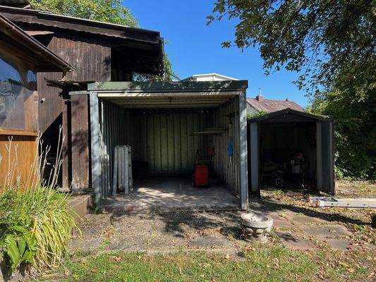 Garage + Geräteschuppen