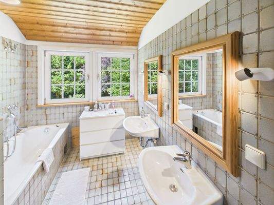 Badezimmer mit Wanne