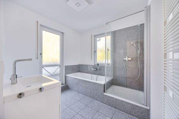 Badezimmer mit Nordbalkon