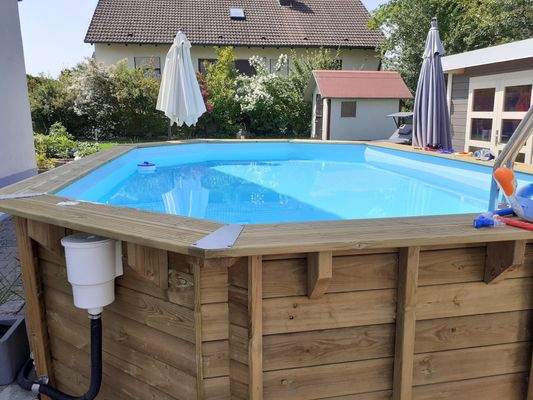 Impression - Schwimmbecken - Sommer