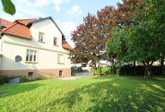 Seitenansicht mit Garten