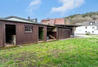 Stallungen angrenzend zu den Garagen