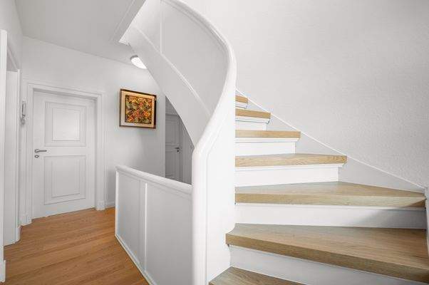 Flur mit Treppenaufgang