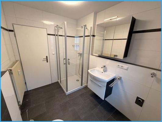 Bad mit Dusche 