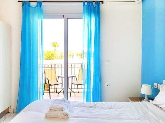 Kreta, Nopigia: 3-Zimmer-Wohnung in Anlage mit Pool nahe Strand zu verkaufen