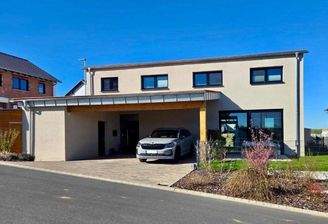 Frontansicht, Carport mit 2 überdachten Stellfläch