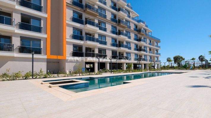 Beachfront Flats with Resort-Style Amenities in Antalya Finike