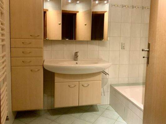 Badezimmer mit Wanne