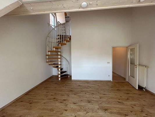 Wendeltreppe zur Galerie und Schlafen 