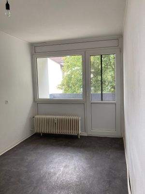Küche mit Zugang zum Balkon