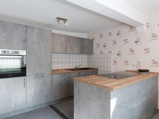 Einbauküche mit Kücheninsel