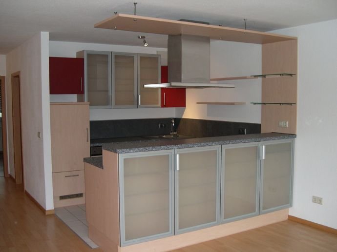 Zentrumsnahe EG-Wohnung, barrierefrei, mit gr. EBK, TG-Stellplatz und Terrasse