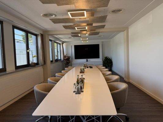 moderne Büro-Konferenzgebäude.JPG