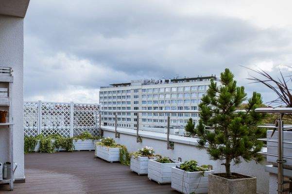 11. Blick von der Terrasse in Richtung Hotels am F