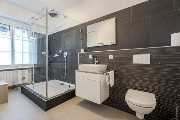 Wohnung 2 EG Tageslichtbad