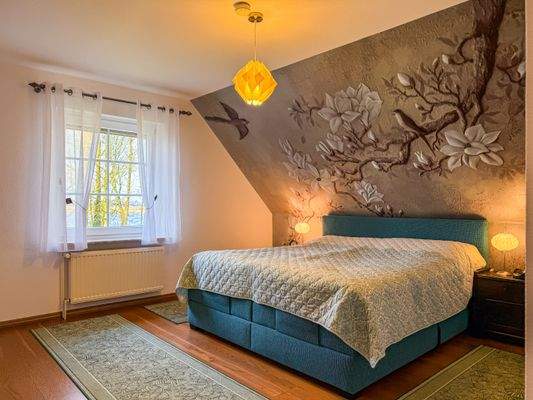 13. Schlafzimmer mit Blick auf die Treene.jpg