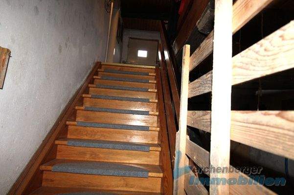Treppe zum OG.jpg