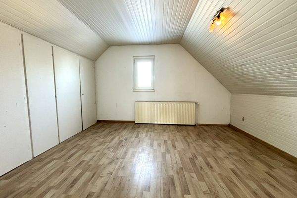 Schlafzimmer mit Einbauschränken