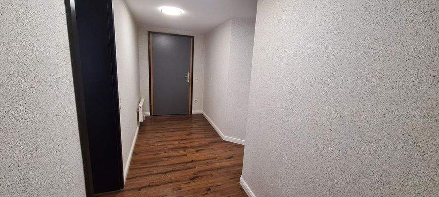 Flur Richtung Eingang.jpg