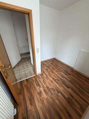 Leeres Zimmer mit Holzboden