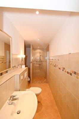 UG Duschbad mit Raum für Sauna