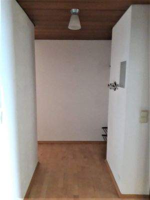 Blick von Wohnungstüre in den Flur.jpg