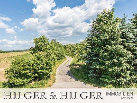 Ca. 100 m, private Zufahrt