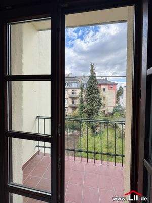 Balkon an Badezimmer