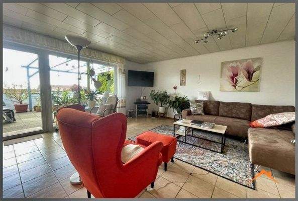 Wohnzimmer mit Zugang Terrasse