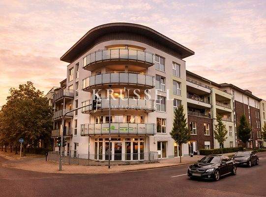 ... gut erreichbar und inmitten zahlreicher Einrichtungen des täglichen Bedarfs 