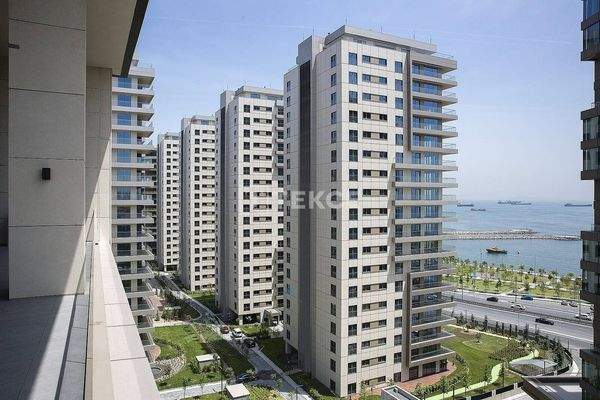 Real Estate in a Beachfront Project in Bakırköy İstanbul