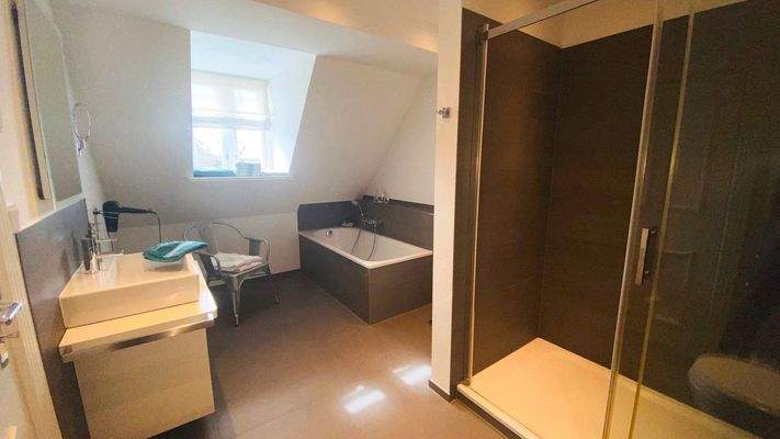 1. Bad en Suite mit Badewanne