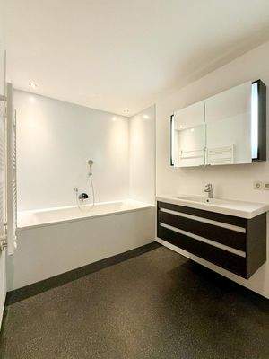 Waschtisch &amp; Wanne.jpg