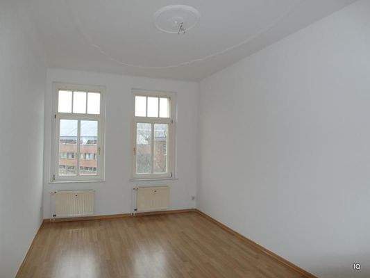 Wohnzimmer mit Stuckdecke