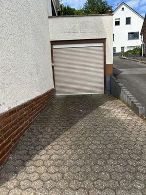 Garage mit Stellplatz