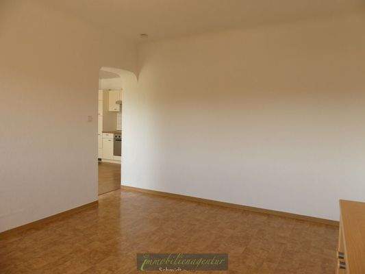 Wohnbereich - Blick zur Küche