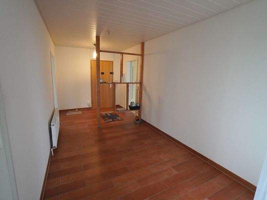 Essplatz Blickrichtung Wohnungsabschlusstüre